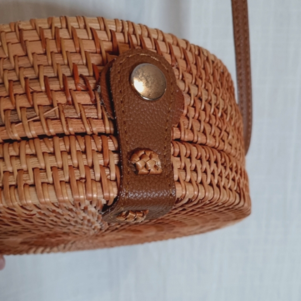 NWOT Round Wicker Crossbody Bag - Picture 7 of 8